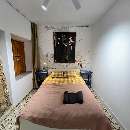 Casa En La Colina No Muy Lejos Del Castillo